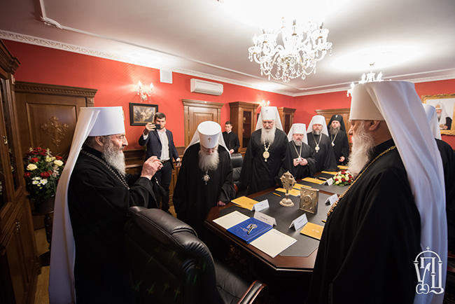 Порошенко први сабор „Украјинске цркве“ – у форми црквене наранџасте револуције – планирао за 22. новембар