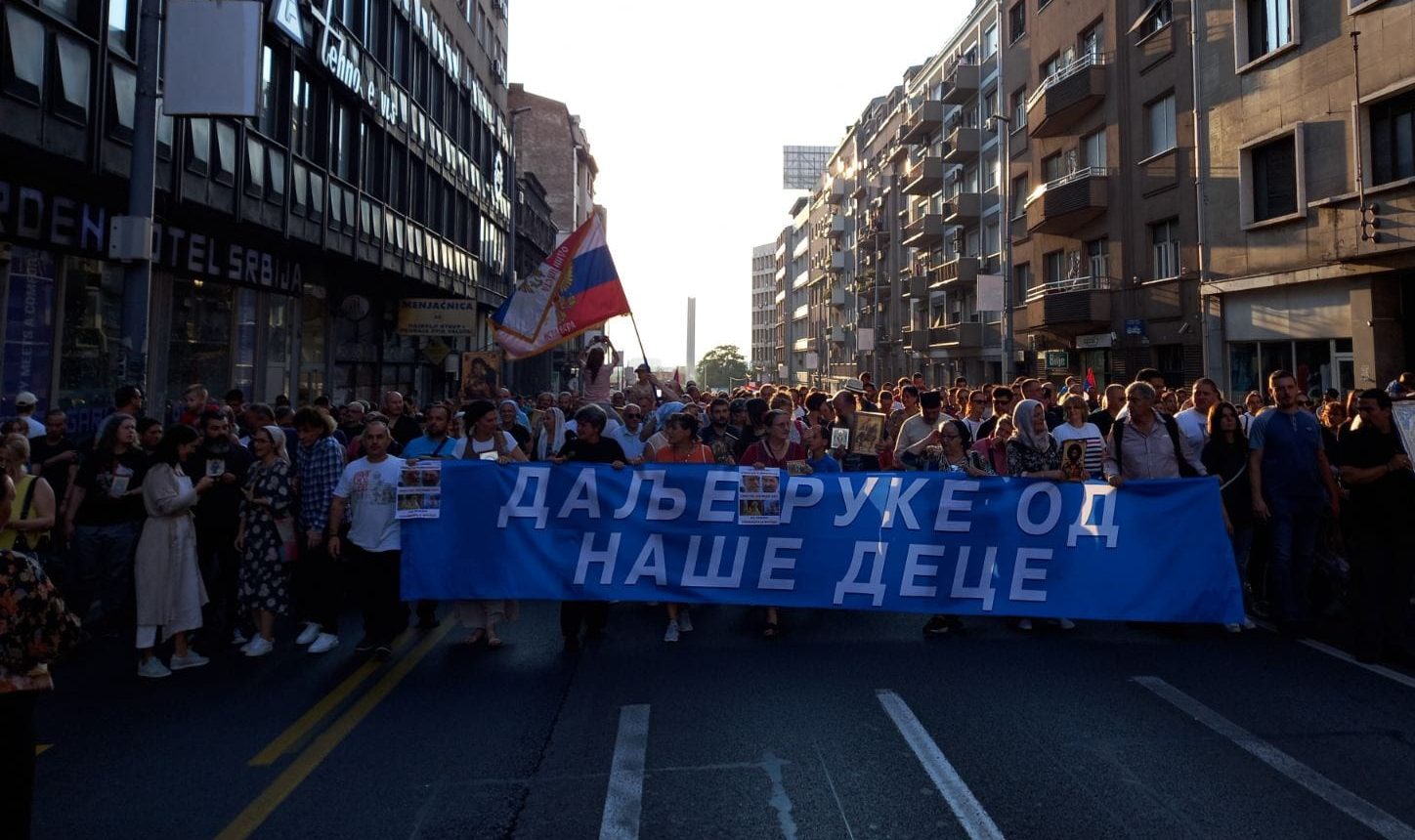 Литија против Европрајда у Београду окупила преко 10.000 људи | Факти