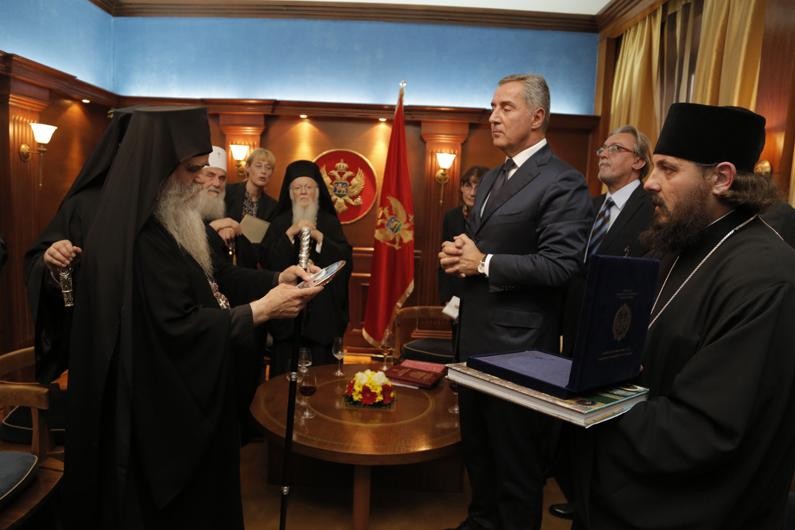 Мило нуди Митрополији Ц-П СПЦ да се утопи у његову „Православну цркву Црне Горе“