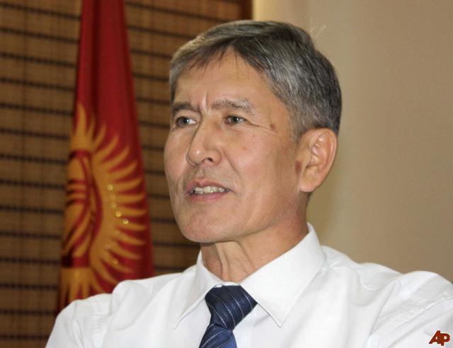 新当选的吉尔吉斯总统阿坦巴耶夫